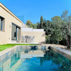 https://villa-les-chenes-boulouris.fr-provencehotel.com